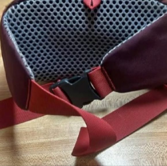 Burgundy Mountainsmith Vibe Lumbar Pack - Picture 2 of 4